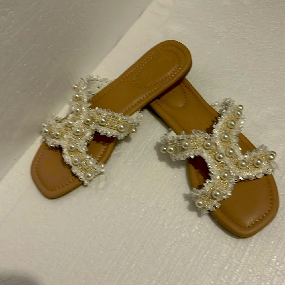 Ladies, flat shoes with pearls on the top of the shoe new size 8